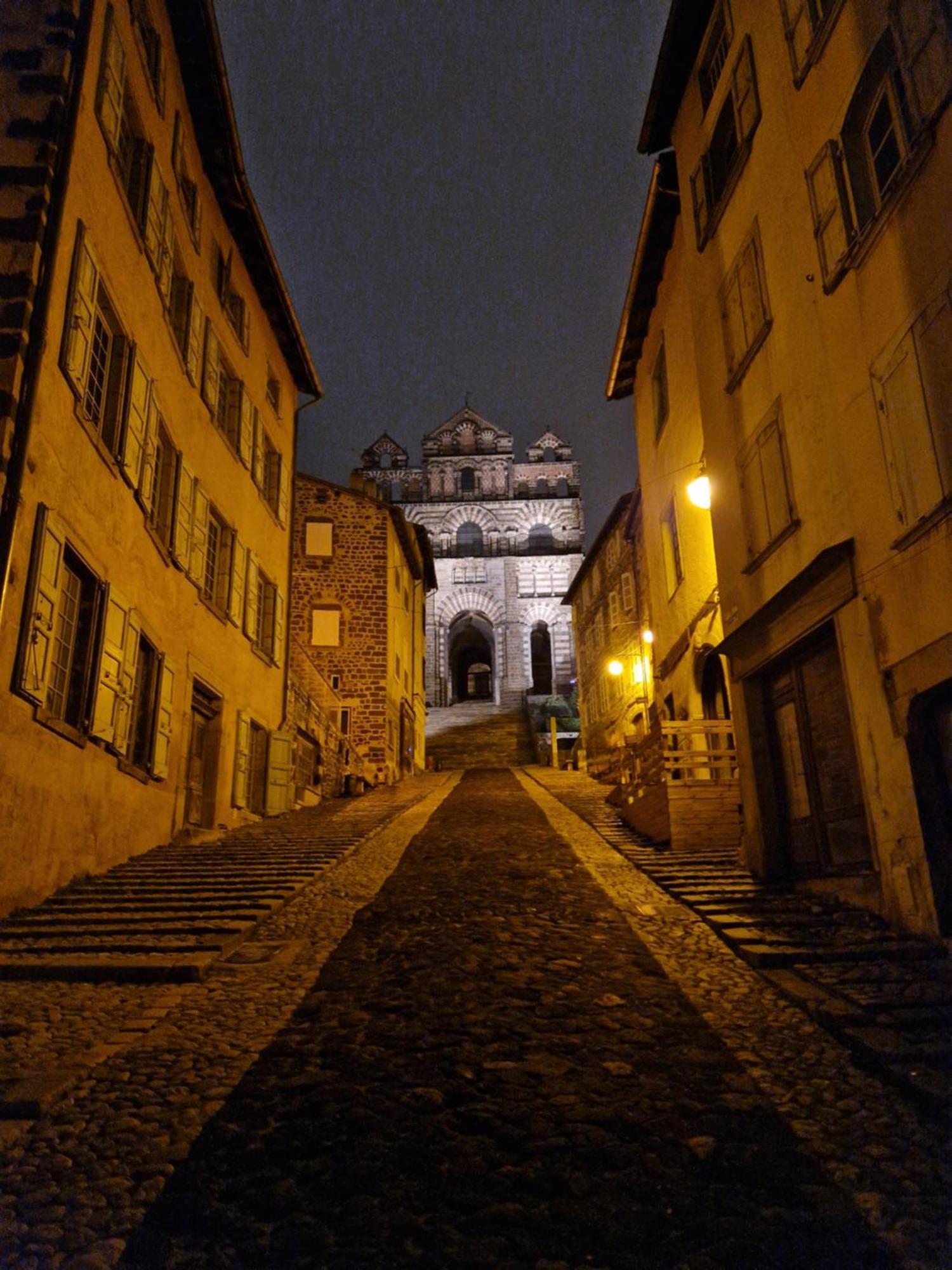 Gite Des Tables - Cathedrale, Coeur Historique, Vue Le Puy-en-Velay Esterno foto